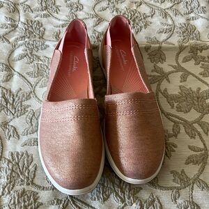Clark’s Pink Shoe Size 8.2 New With Tag